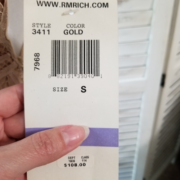 Form fitting dress - Picture 3 of 3